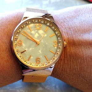 Ding Feng pearl face diamond framed watch.